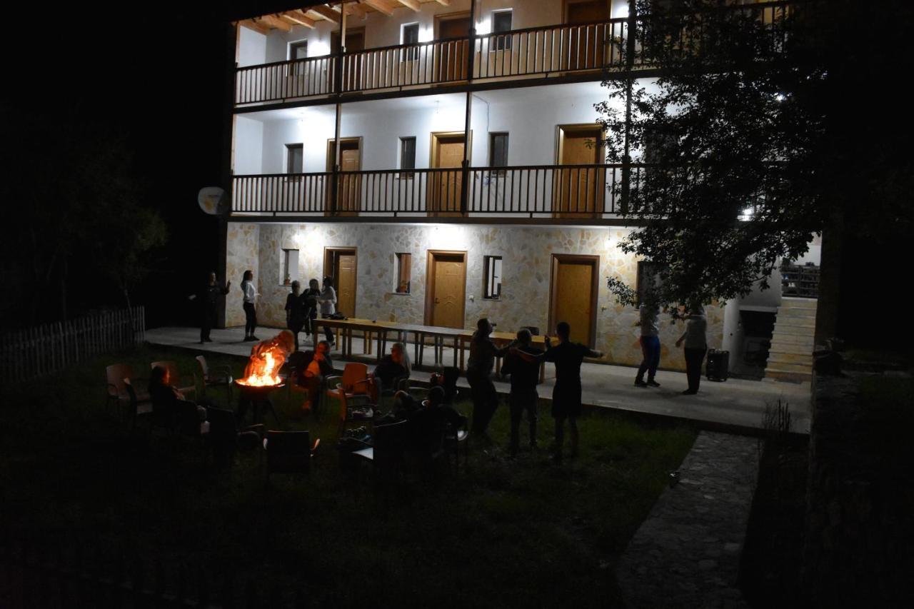 Bujtina Zici Hotell Theth Exteriör bild