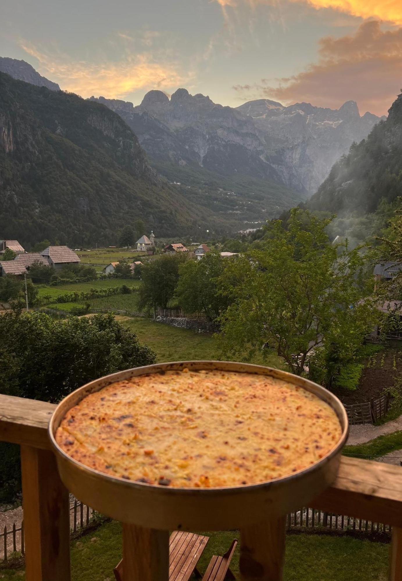 Bujtina Zici Hotell Theth Exteriör bild
