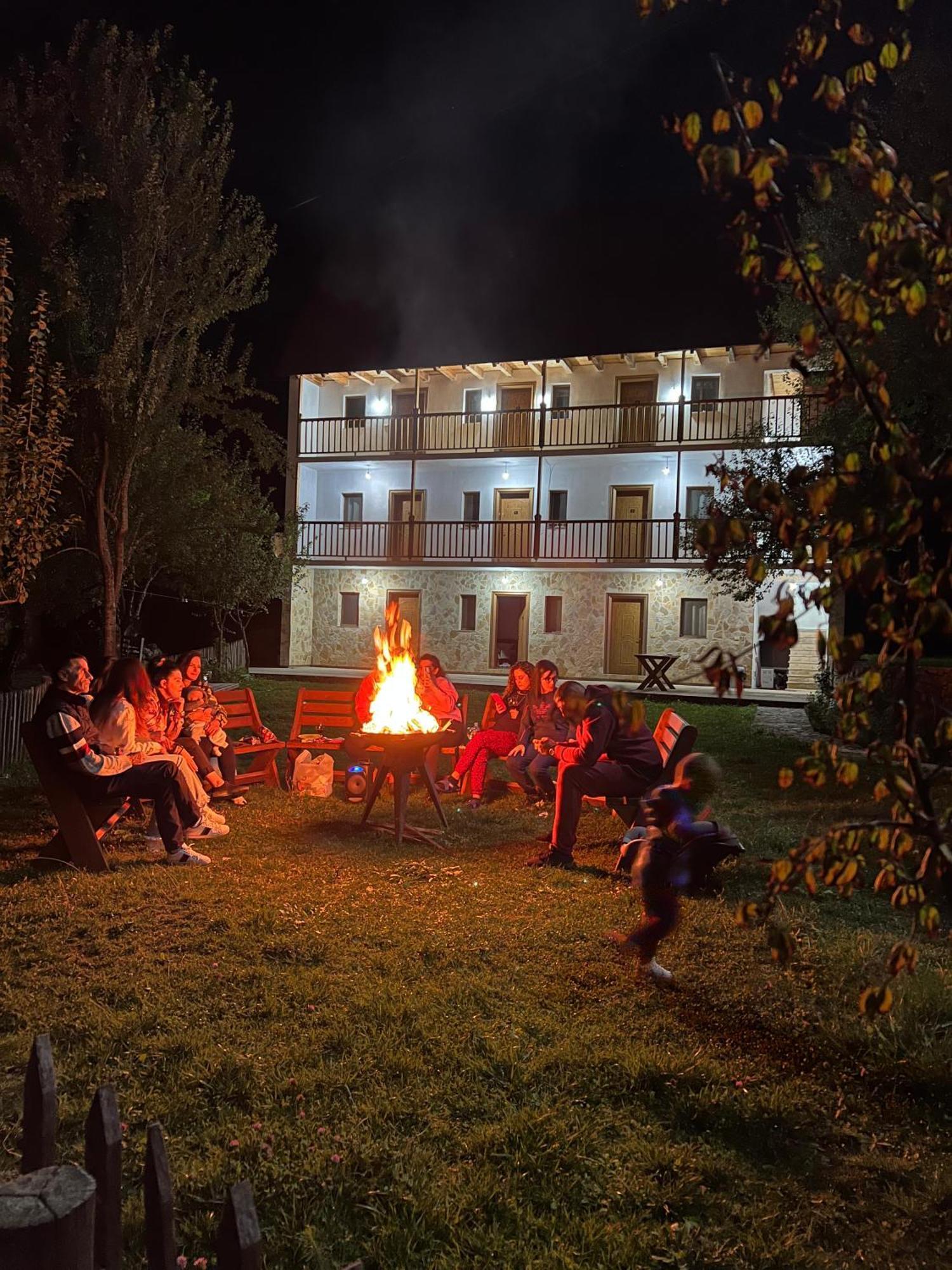 Bujtina Zici Hotell Theth Exteriör bild