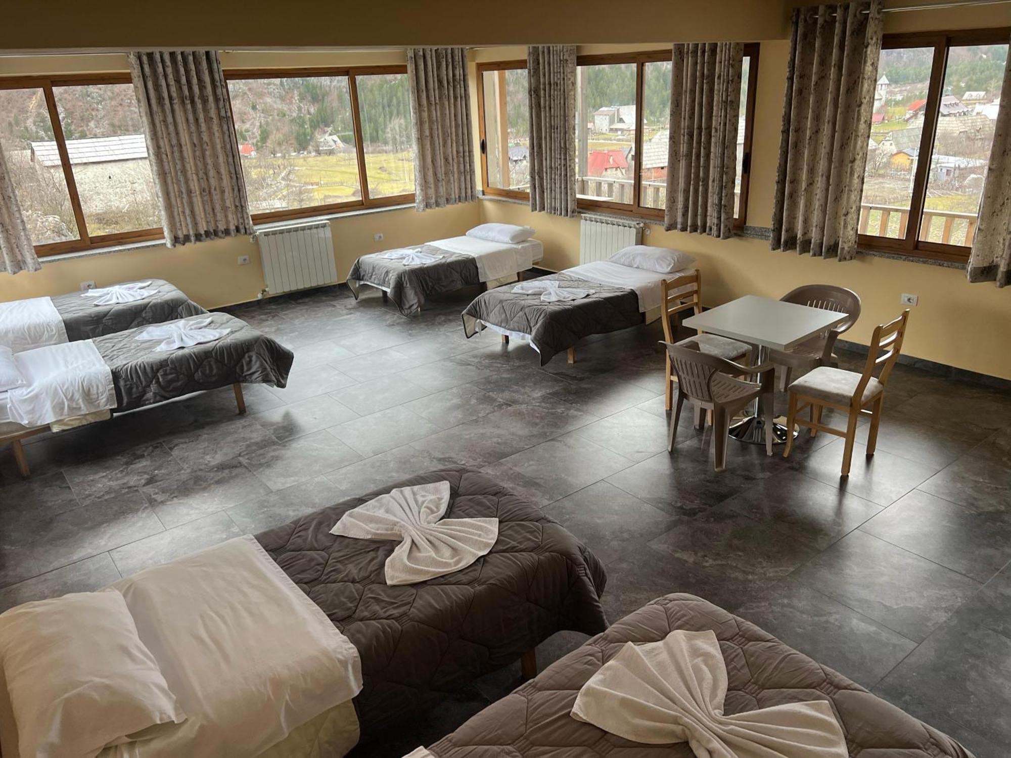Bujtina Zici Hotell Theth Exteriör bild