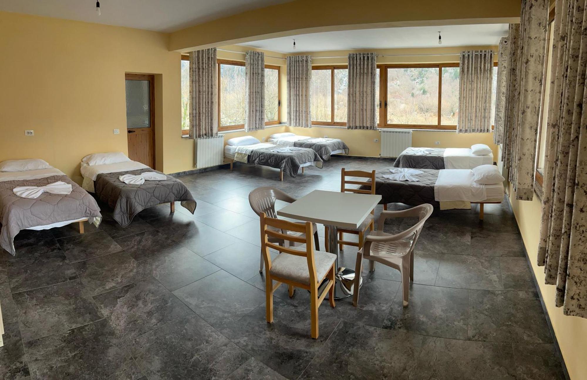 Bujtina Zici Hotell Theth Exteriör bild