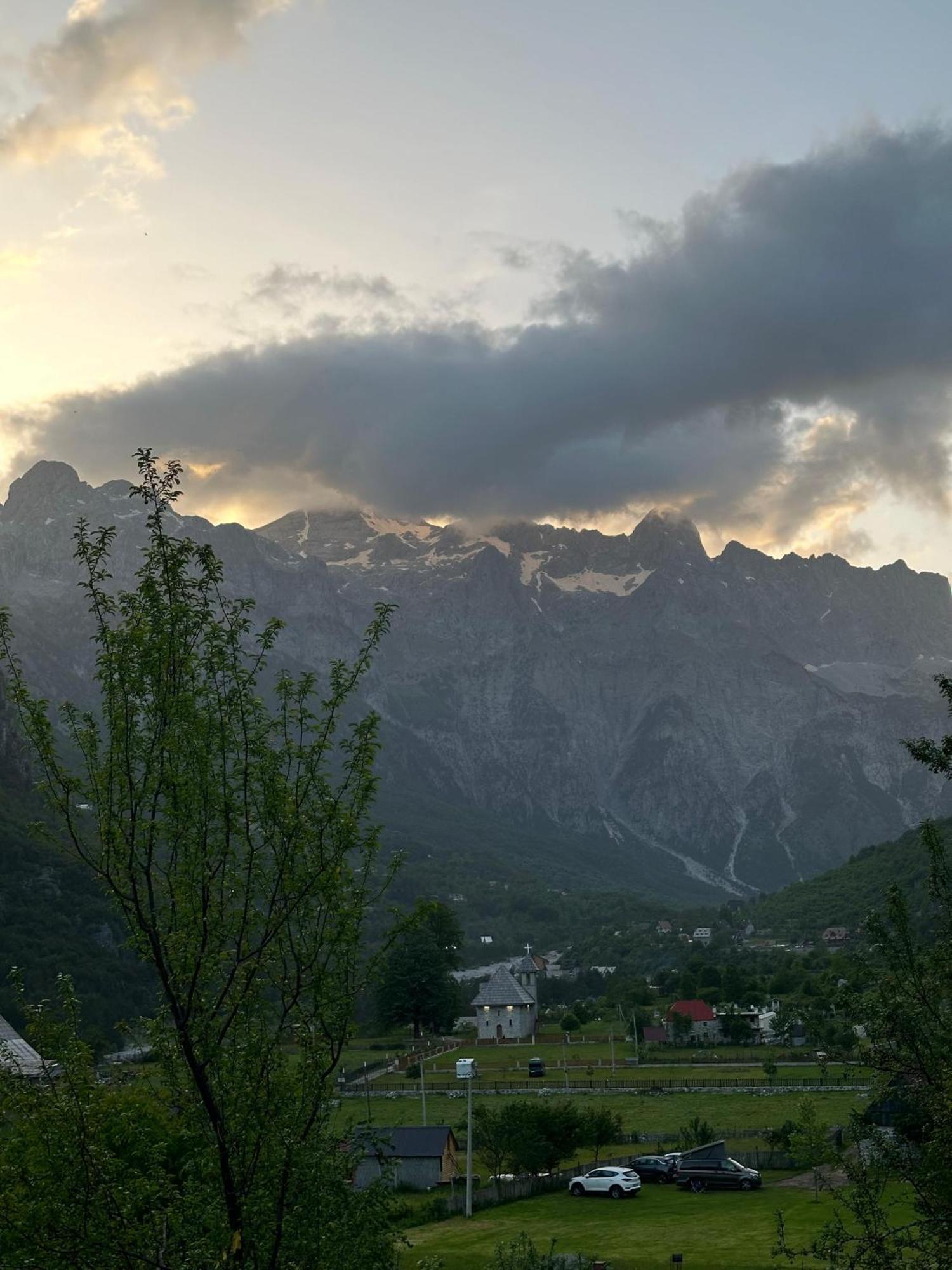 Bujtina Zici Hotell Theth Exteriör bild