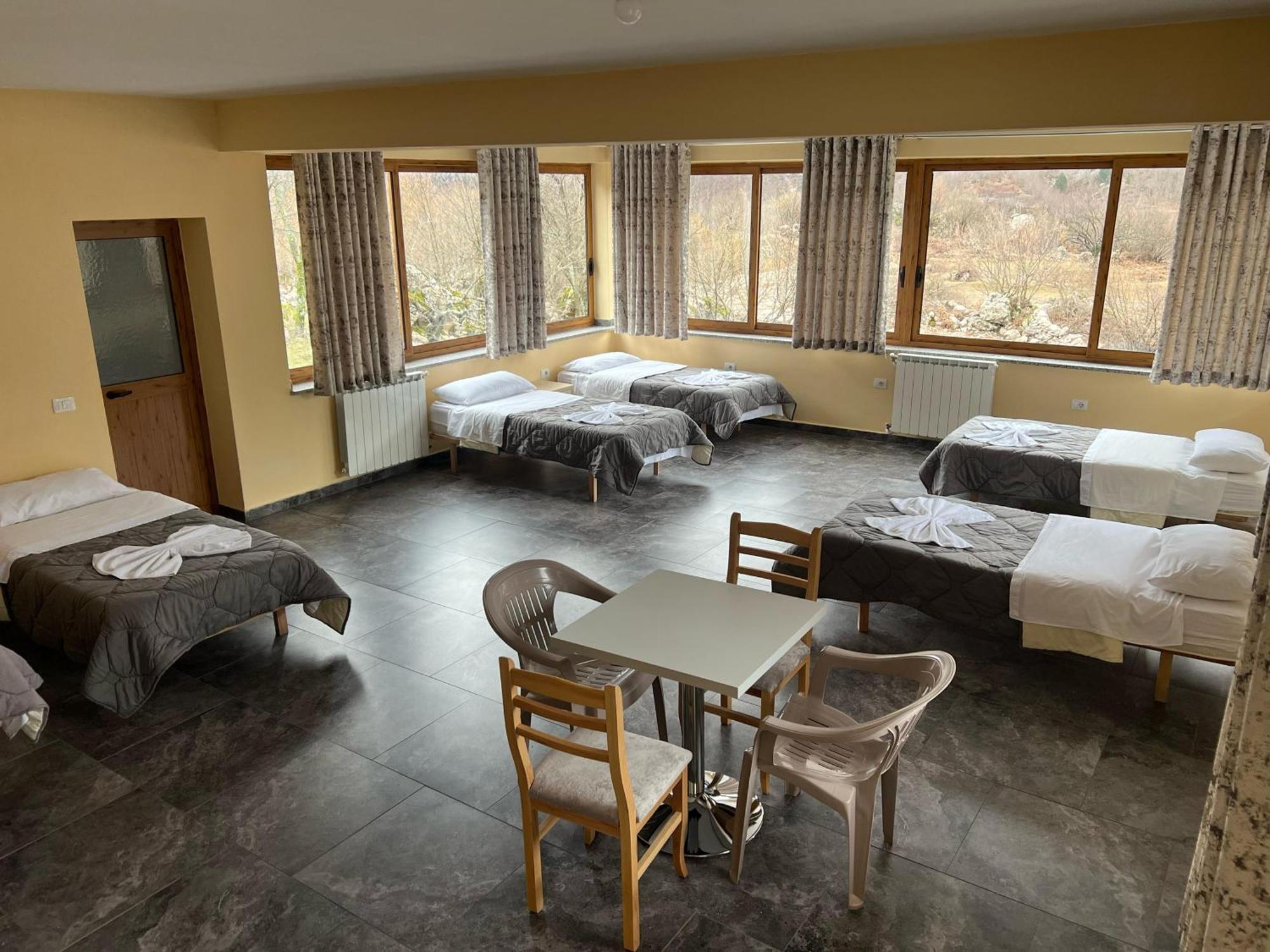 Bujtina Zici Hotell Theth Exteriör bild