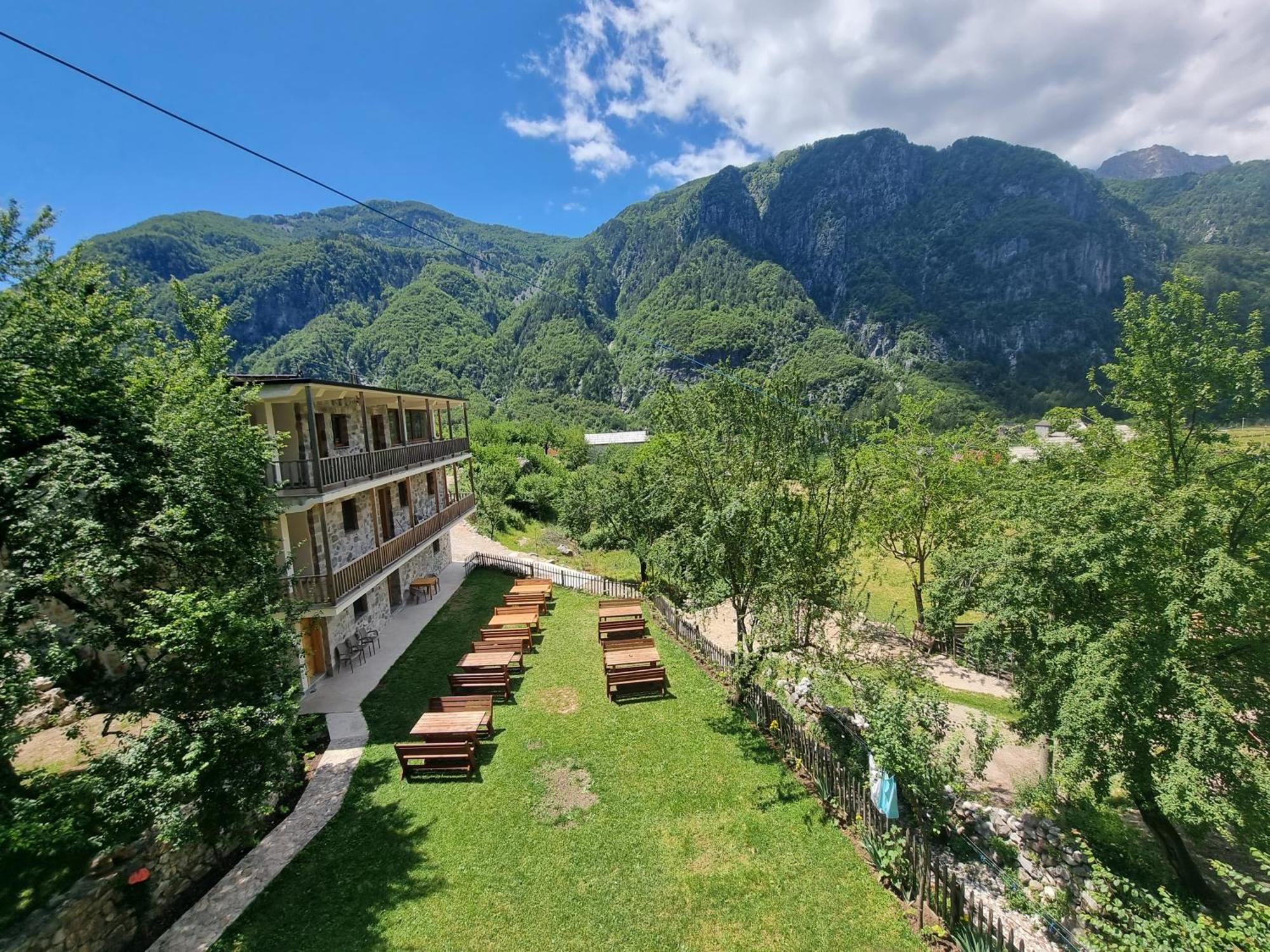 Bujtina Zici Hotell Theth Exteriör bild
