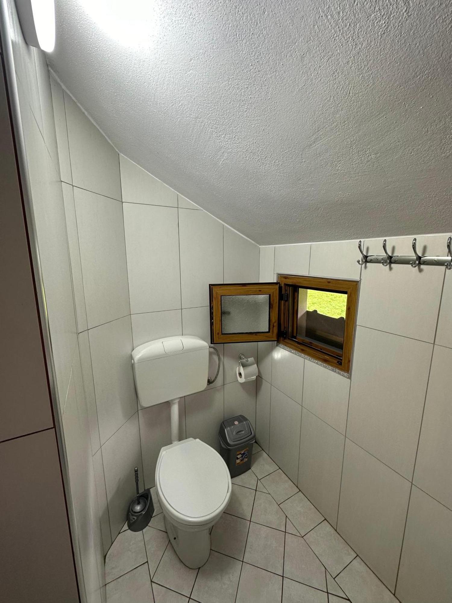 Bujtina Zici Hotell Theth Exteriör bild
