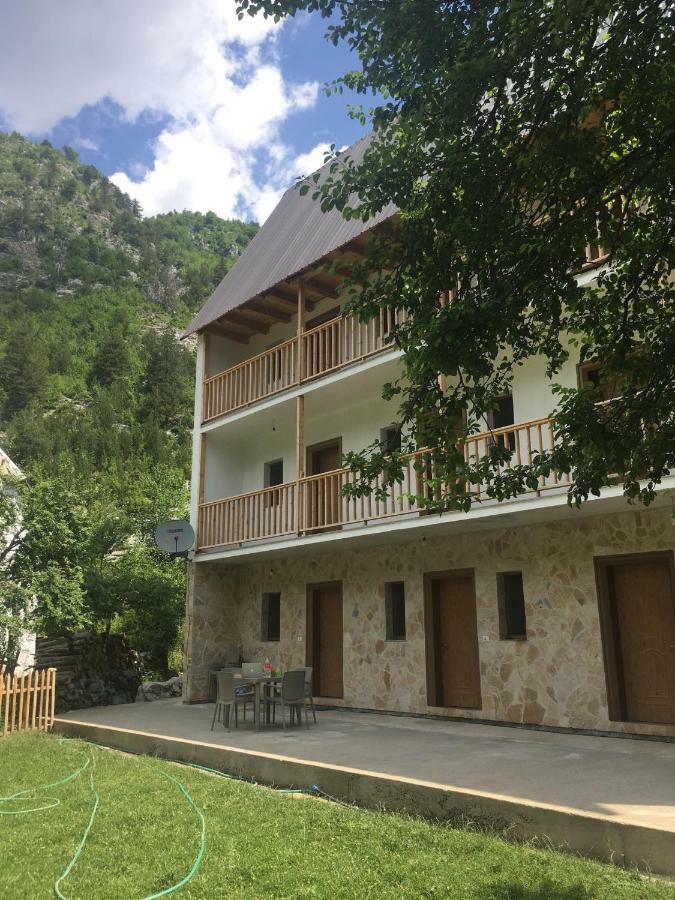Bujtina Zici Hotell Theth Exteriör bild