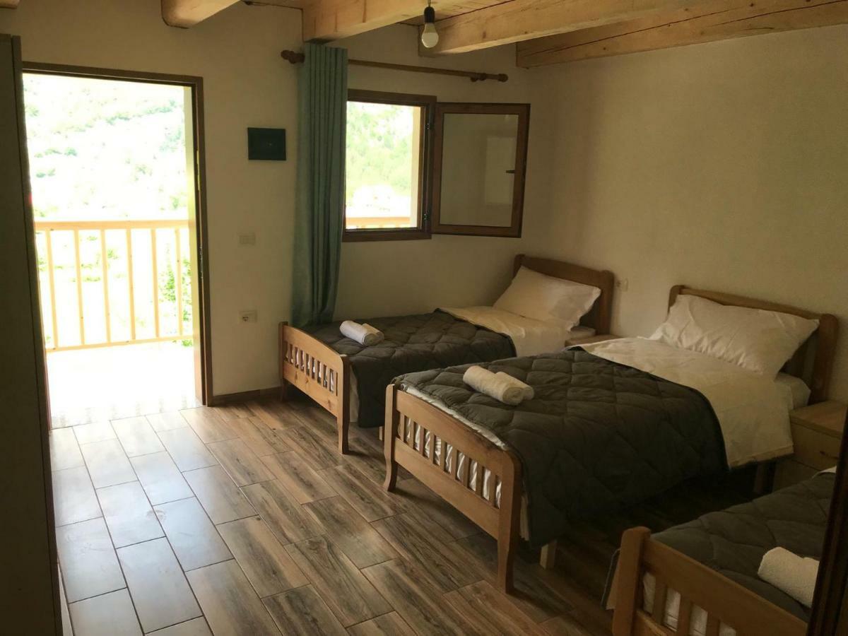 Bujtina Zici Hotell Theth Exteriör bild