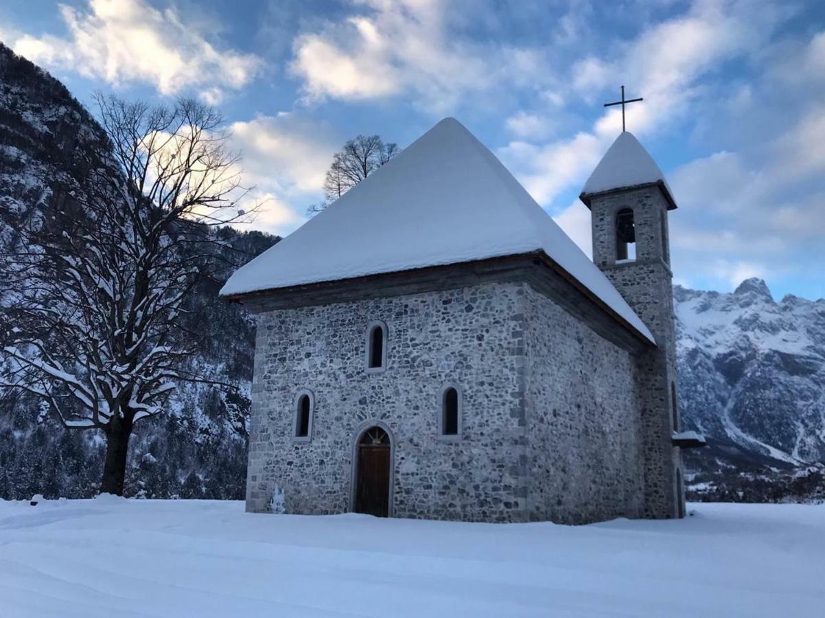 Bujtina Zici Hotell Theth Exteriör bild